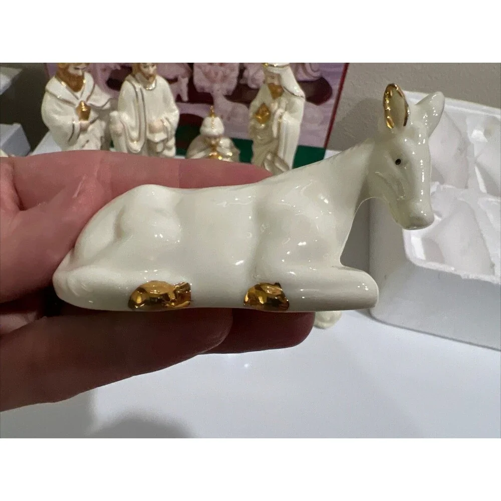 Porcelain Nativity Set 11 Pc w/ Wood Display in Box Christmas Fantasy Wonderland